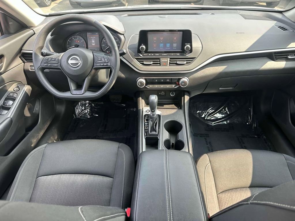 Used 2024 Nissan Altima 2.5 S FWD image 11