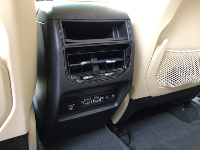 Used 2022 Jeep Grand Cherokee Limited image 17