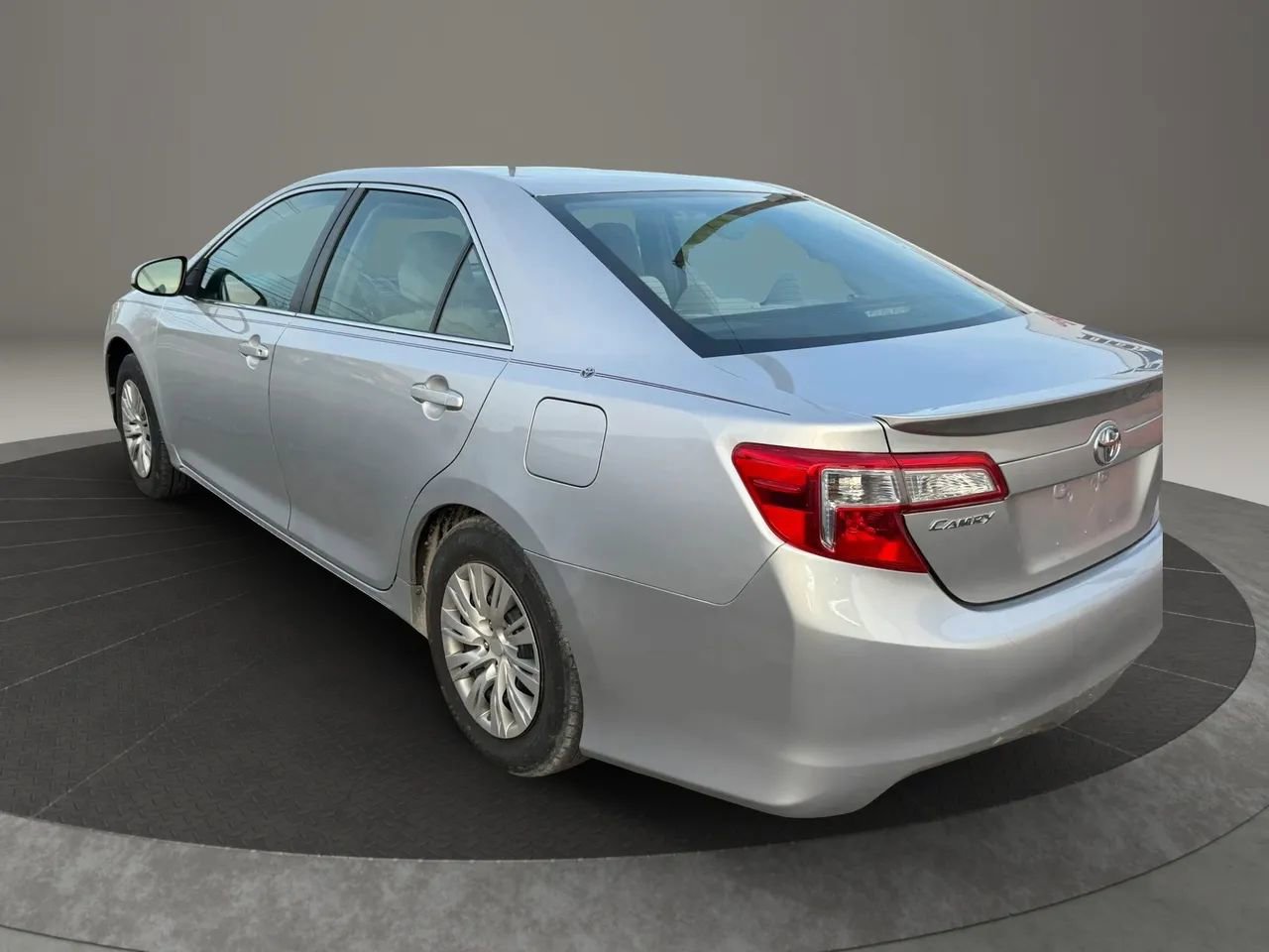 Used 2013 Toyota Camry LE w/ Preferred Accessory Pkg image 8