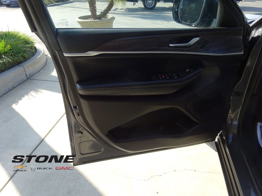 Used 2023 Jeep Grand Cherokee L Limited w/ Luxury Tech Group II image 25