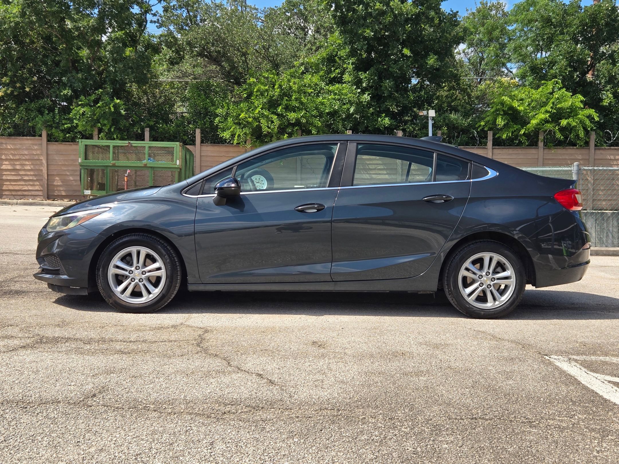 Used 2017 Chevrolet Cruze LT w/ Convenience Package FWD image 7