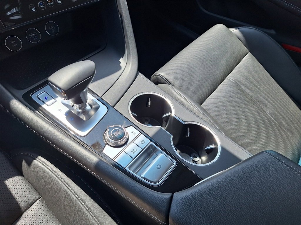 Used 2025 Genesis G70 2.5T image 13