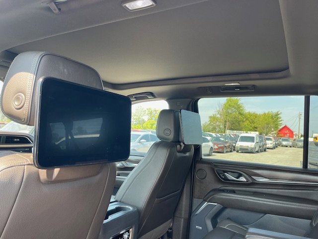 Used 2021 GMC Yukon XL Denali w/ Denali Premium Package image 18