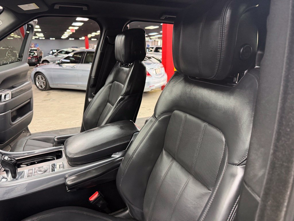 Used 2019 Land Rover Range Rover Sport HSE AWD/4WD image 31