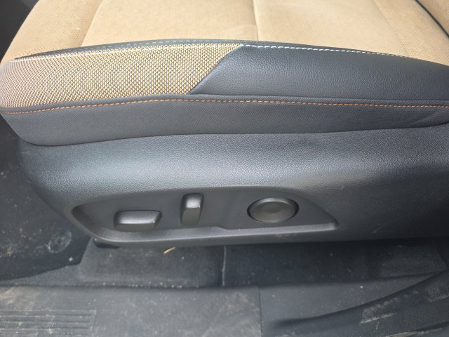 Used 2025 Chevrolet Equinox ACTIV w/ Safety and Technology Package AWD/4WD image 14