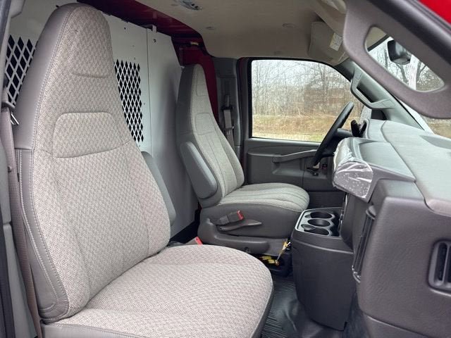 New 2026 GMC Savana 3500 w/ Driver Convenience Package RWD image 30