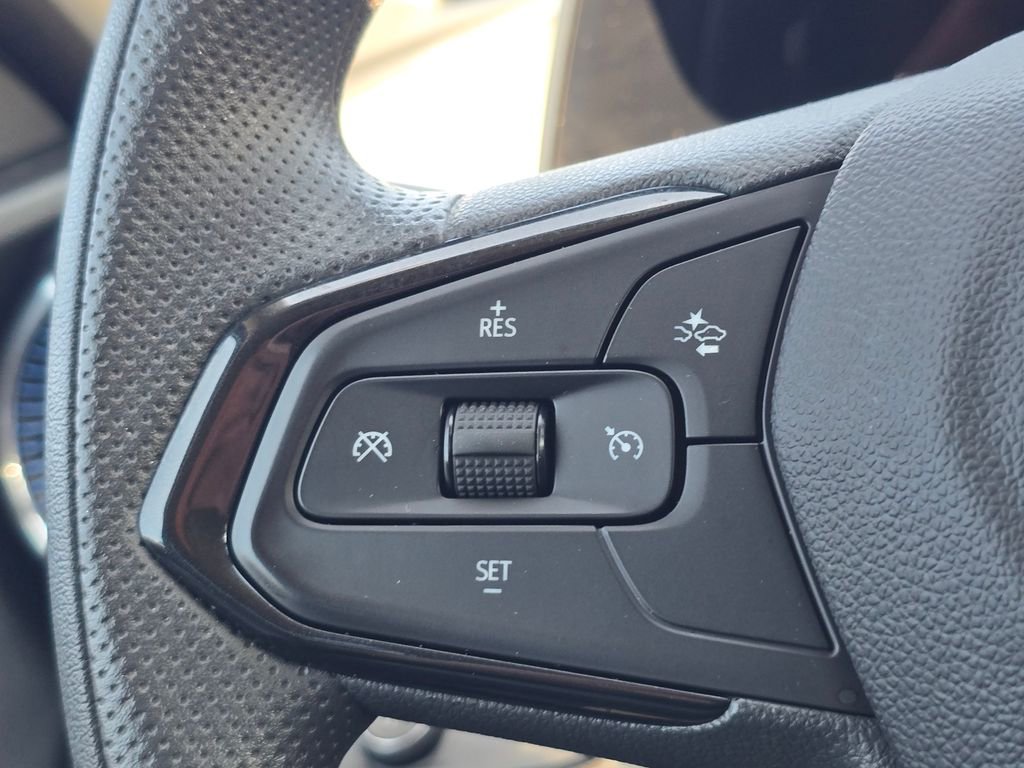 Used 2025 Chevrolet Trax LT FWD image 16