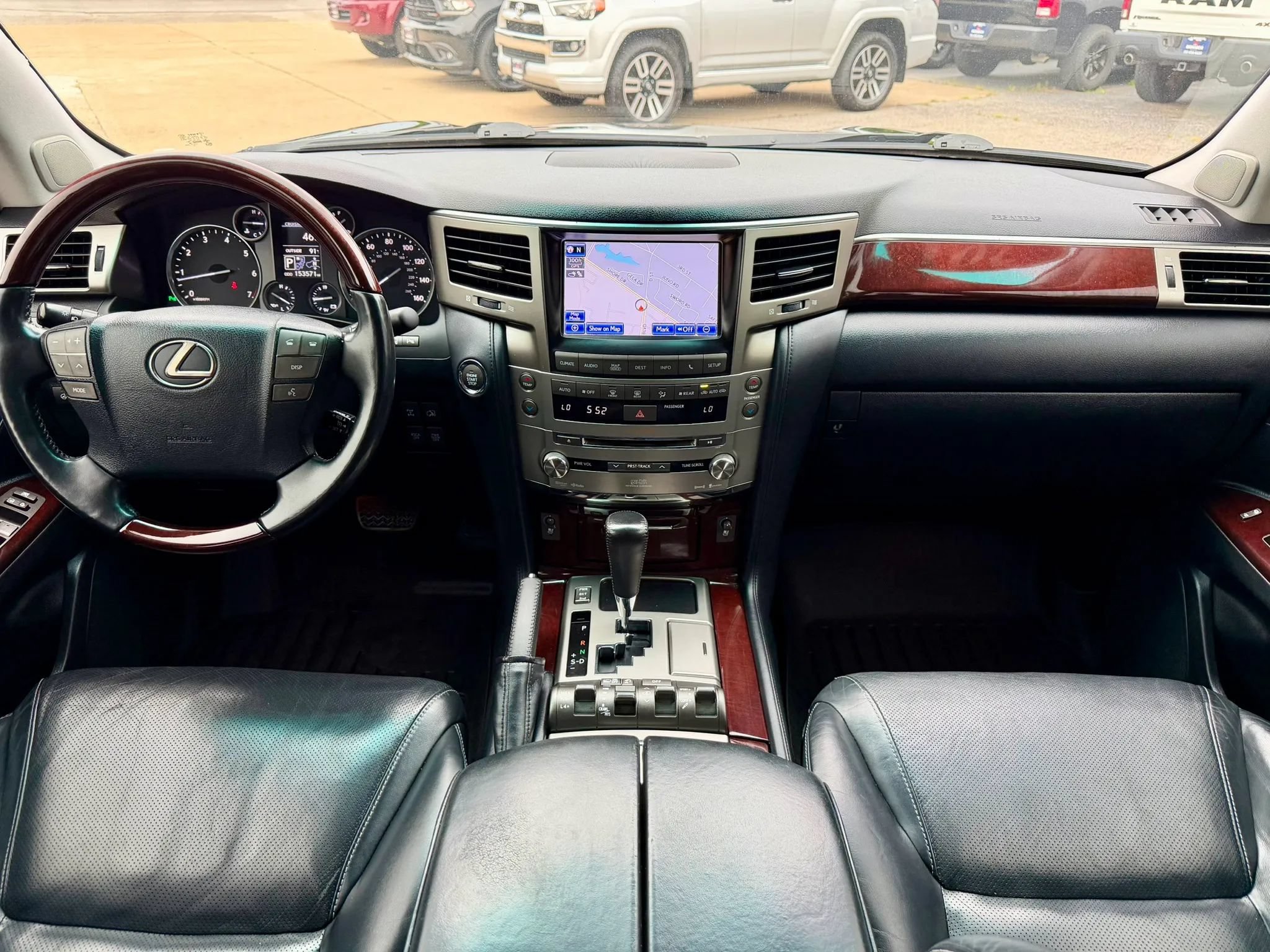 Used 2013 Lexus LX 570 4WD w/ Luxury Pkg image 13