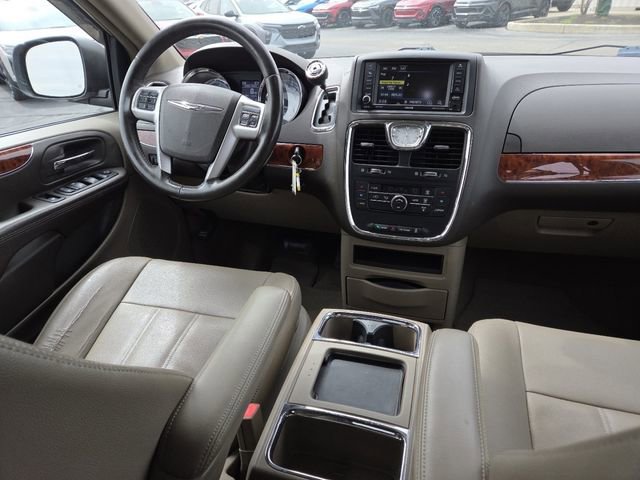 Used 2015 Chrysler Town & Country Touring FWD image 24