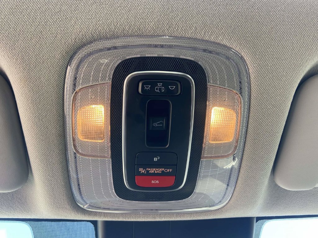 Used 2025 Hyundai Elantra Limited FWD image 24