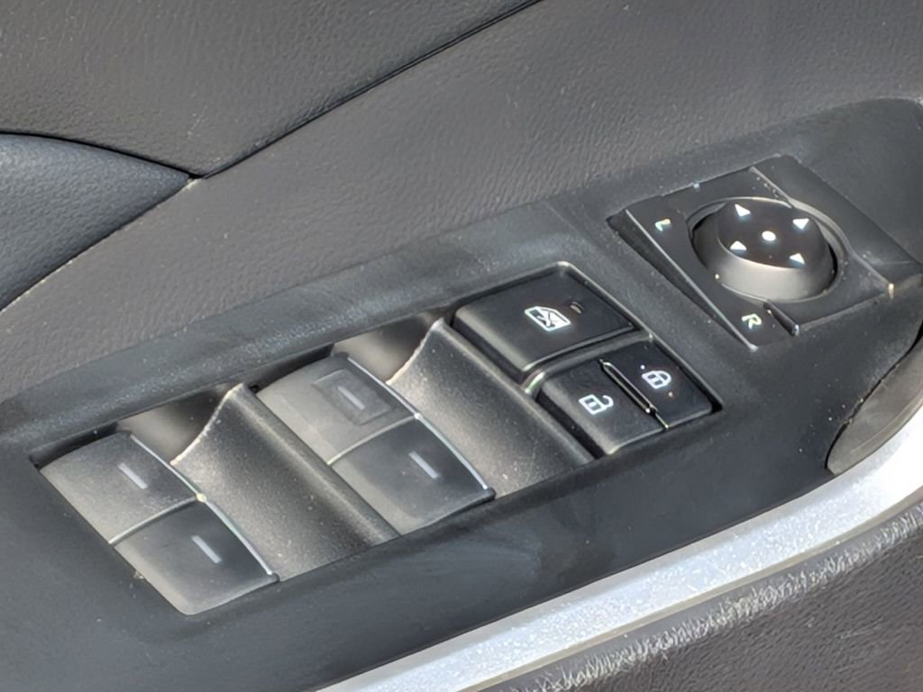 Used 2022 Toyota RAV4 XLE Premium AWD/4WD image 15