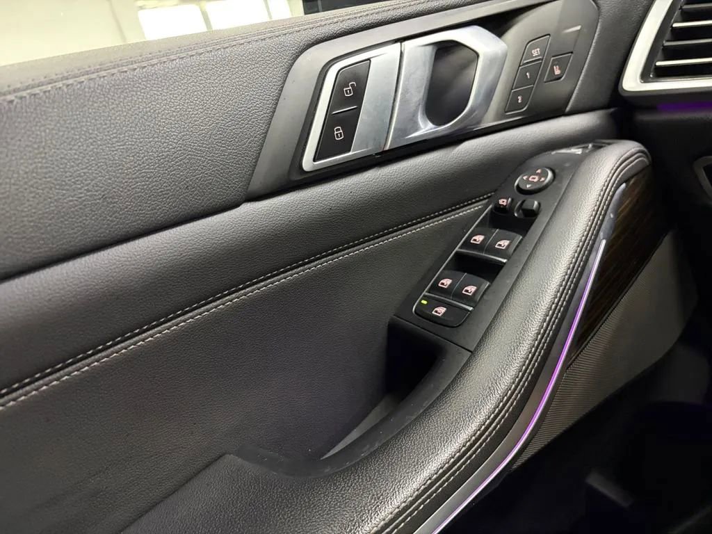 Used 2020 BMW X5 M50i w/ Premium Package AWD/4WD image 17