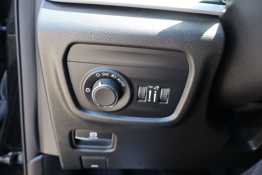 Used 2024 Jeep Grand Cherokee Altitude AWD/4WD image 14