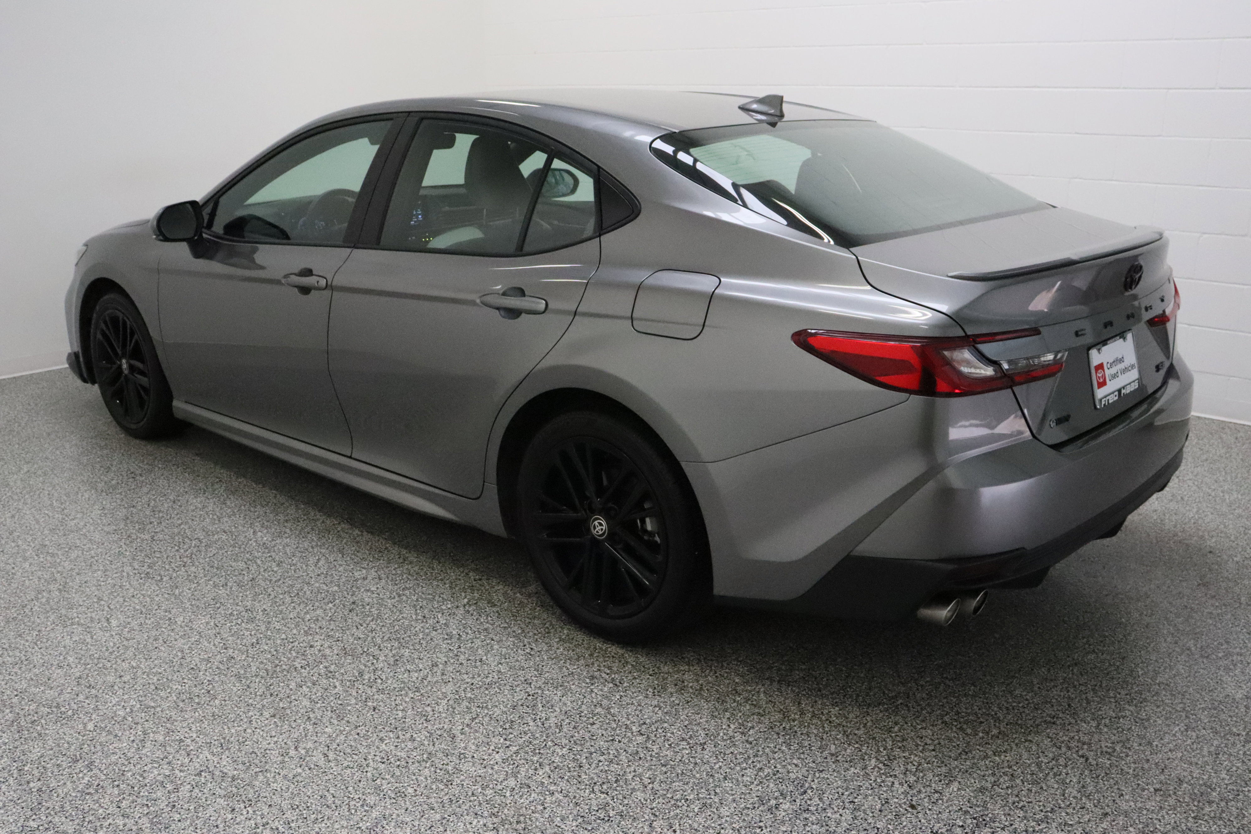 Used 2025 Toyota Camry SE w/ Convenience Package FWD image 9
