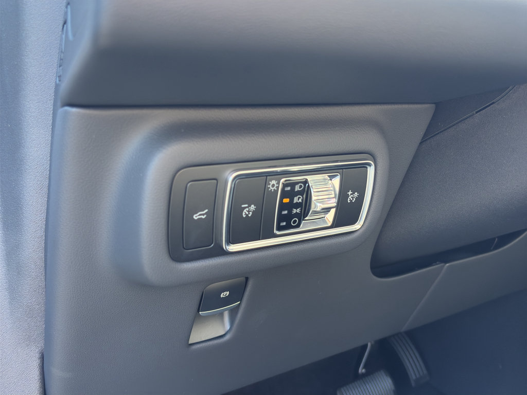 Used 2026 Lincoln Nautilus Reserve AWD/4WD image 21