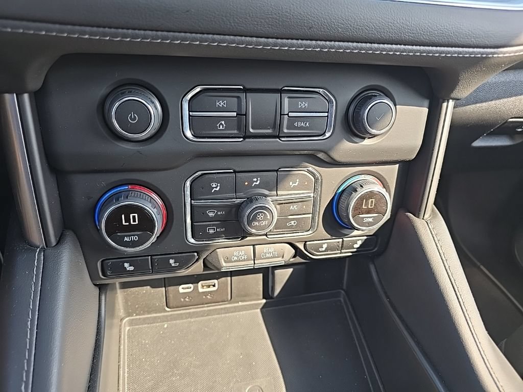 Used 2023 Chevrolet Tahoe Z71 w/ Luxury Package AWD/4WD image 28