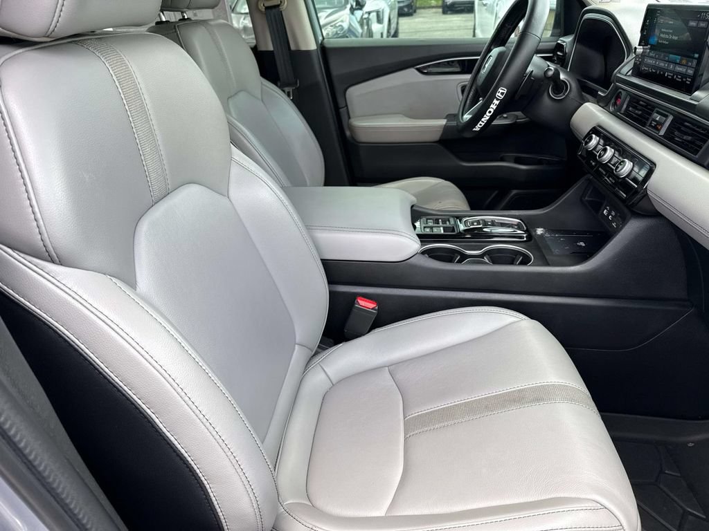 Used 2024 Honda Pilot Touring image 13