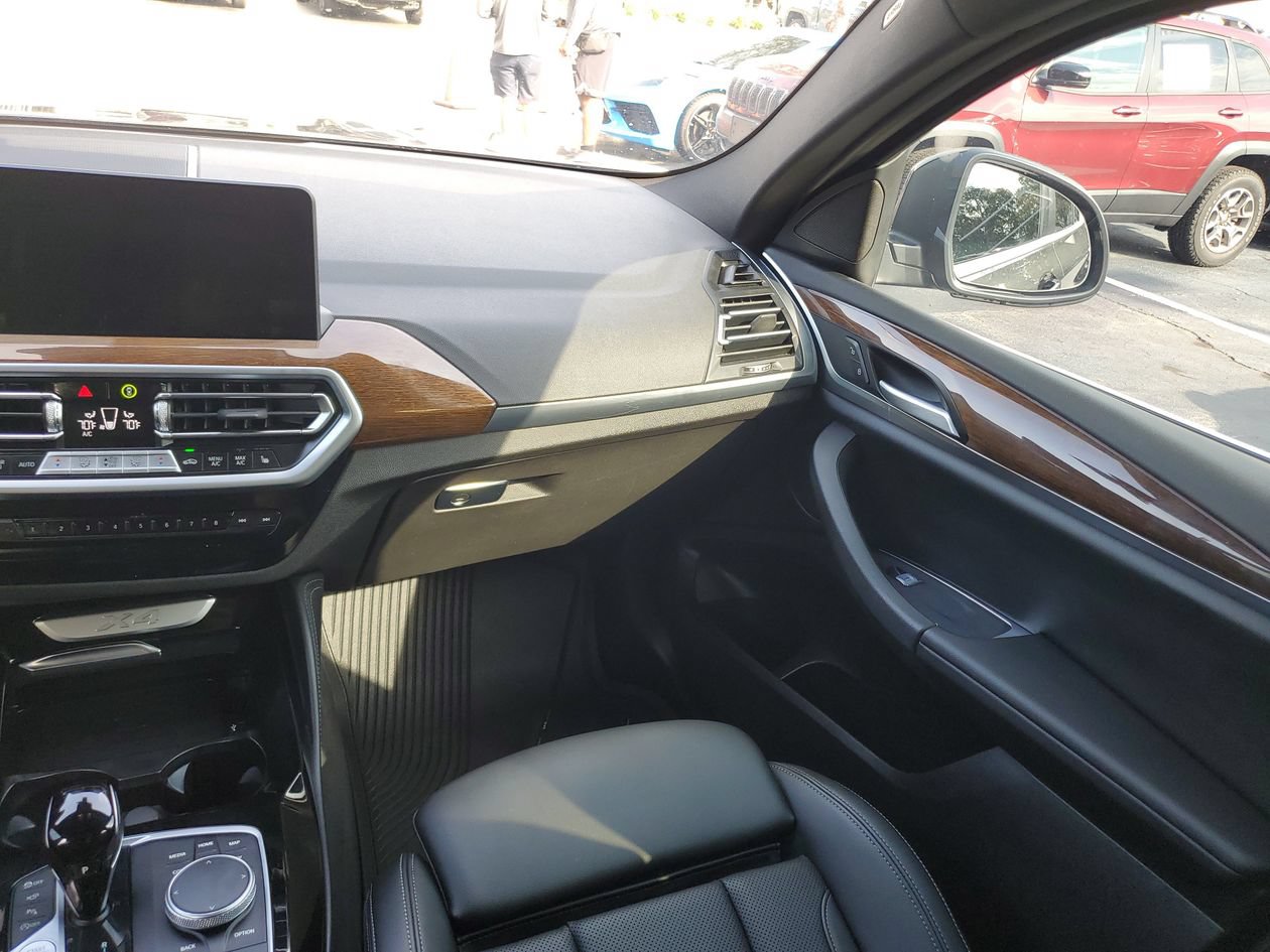 Used 2024 BMW X4 xDrive30i w/ Premium Package AWD/4WD image 14
