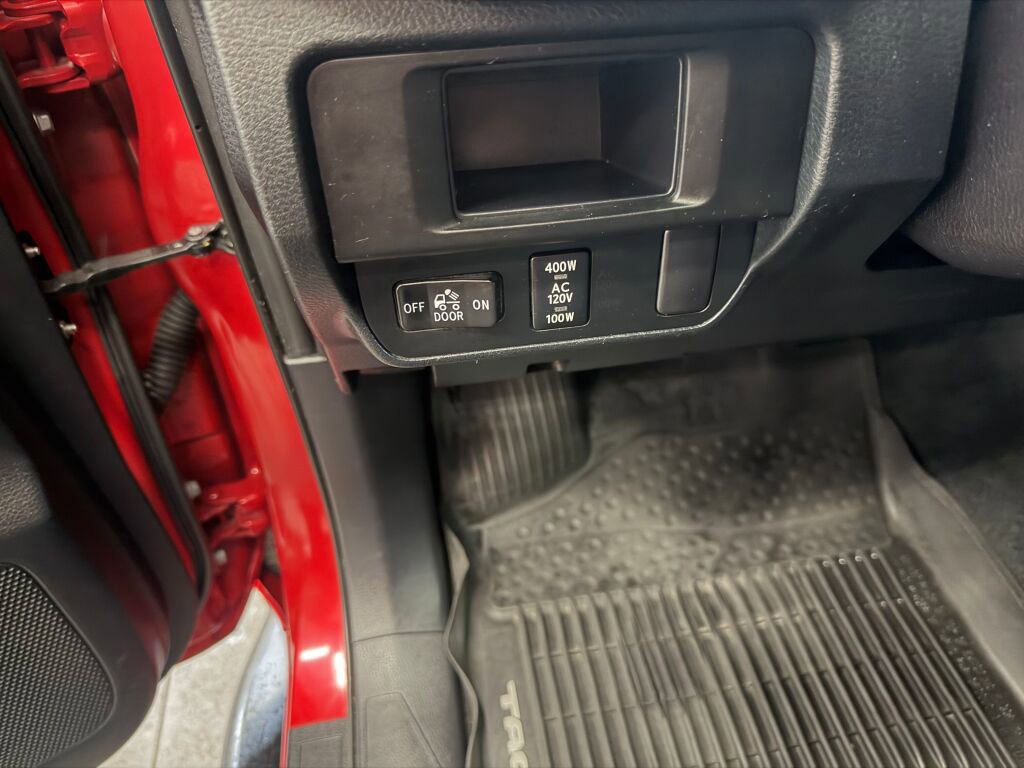 Used 2016 Toyota Tacoma TRD Sport image 10