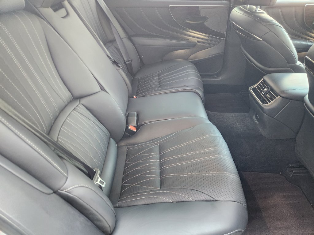Certified 2023 Lexus LS 500 w/ Luxury Package RWD image 31