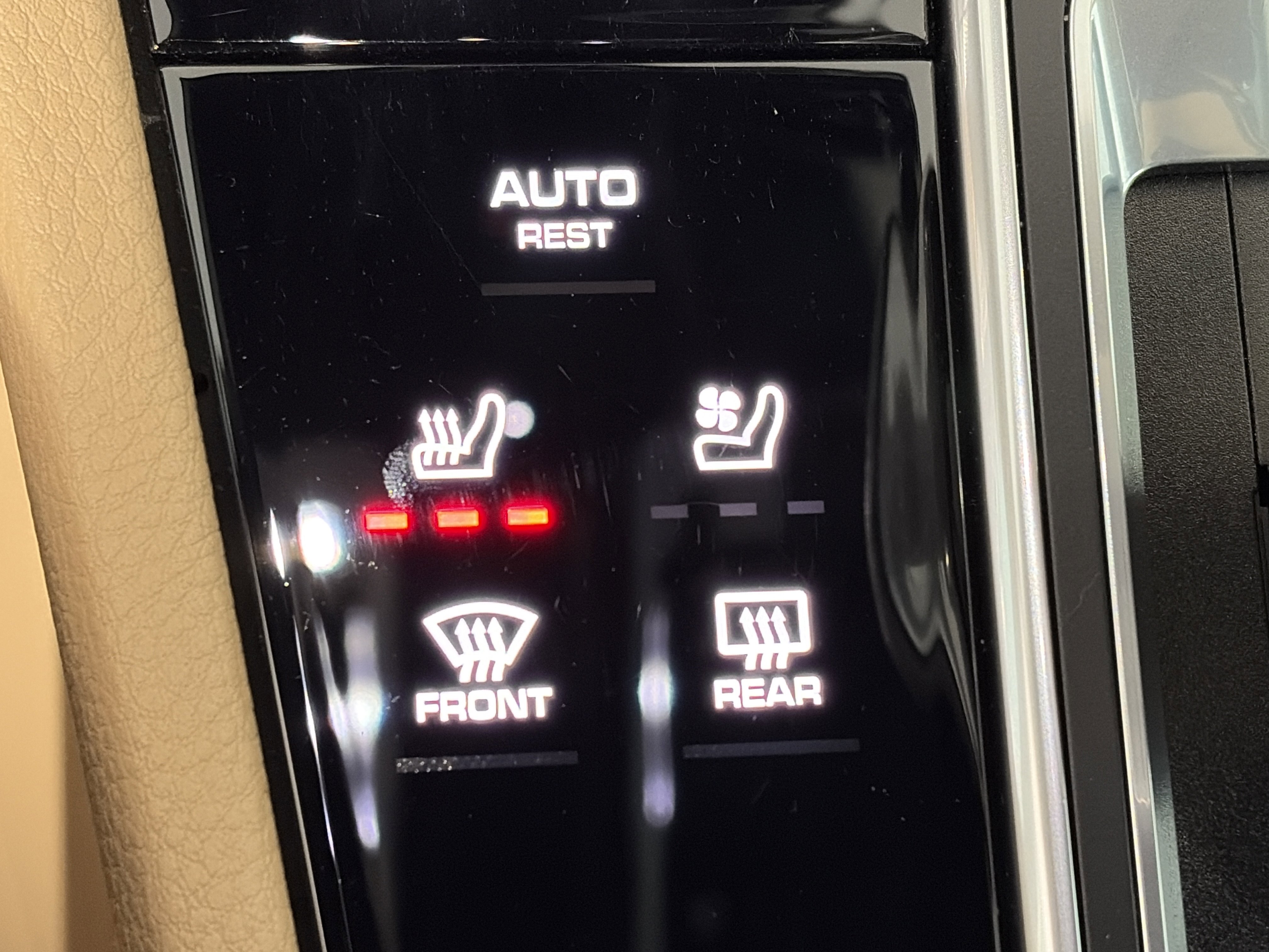 Used 2023 Porsche Cayenne Platinum Edition image 24