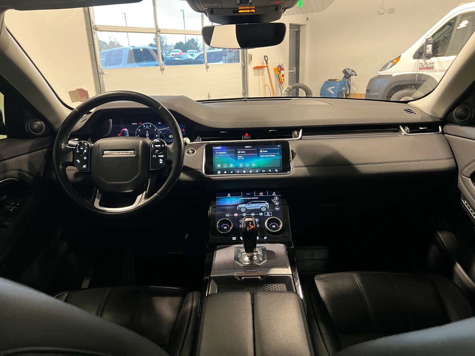 Used 2020 Land Rover Range Rover Evoque SE image 30