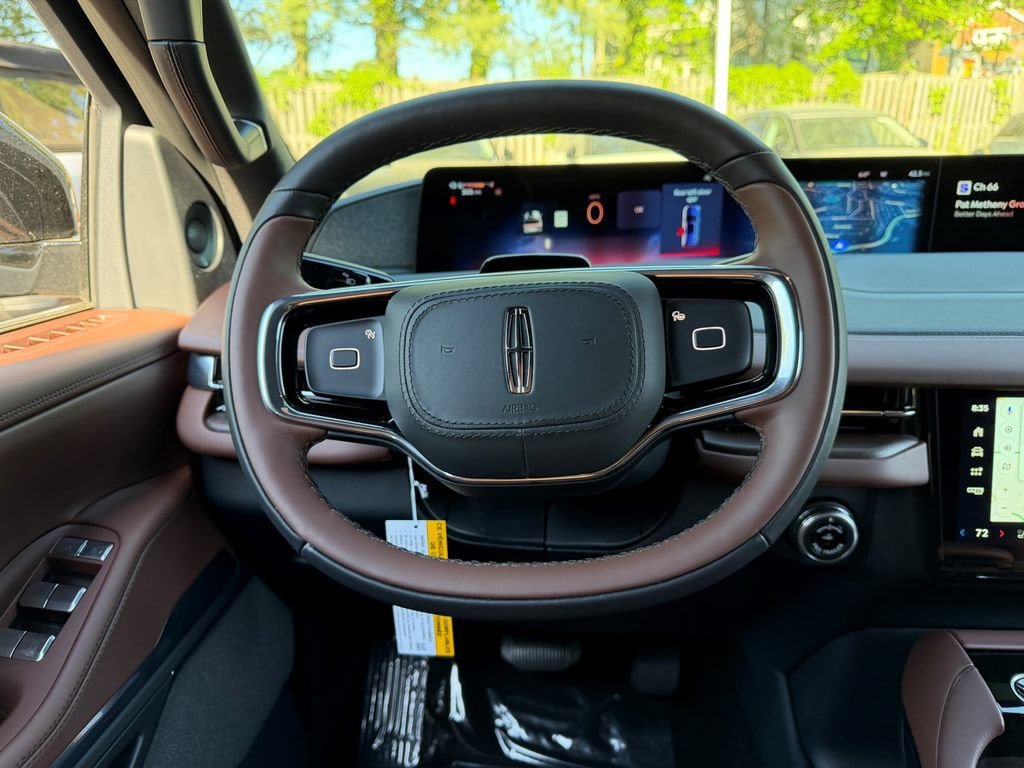 New 2026 Lincoln Navigator Reserve AWD/4WD image 18