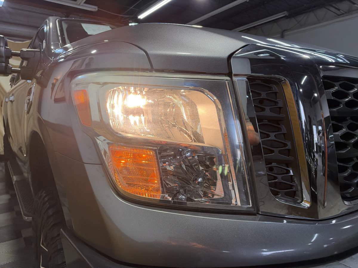 Used 2017 Nissan Titan SV AWD/4WD image 8