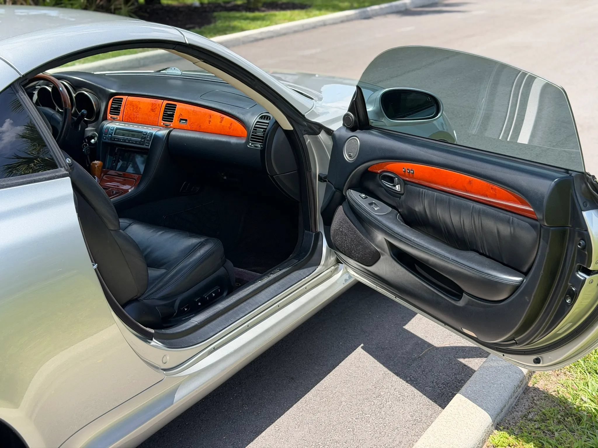 Used 2002 Lexus SC 430 Convertible RWD image 24