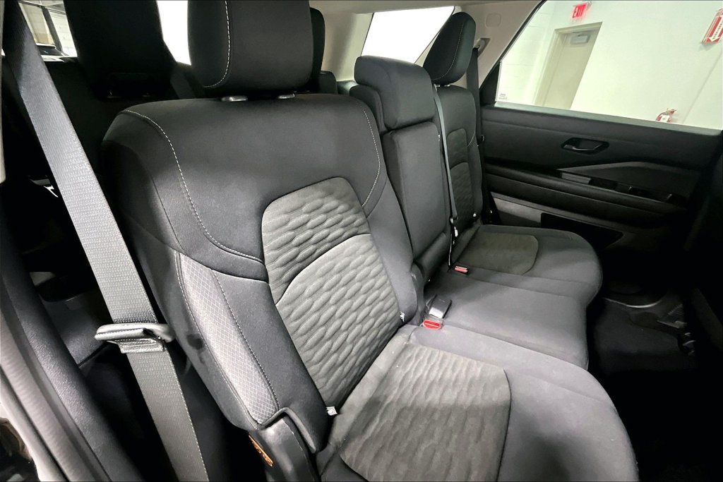 Used 2025 Nissan Pathfinder SV FWD image 28