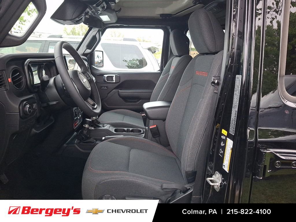 Used 2025 Jeep Wrangler Unlimited Rubicon AWD/4WD image 15