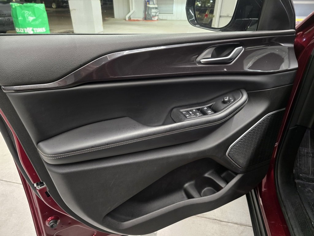 Used 2022 Jeep Grand Cherokee L Laredo image 13