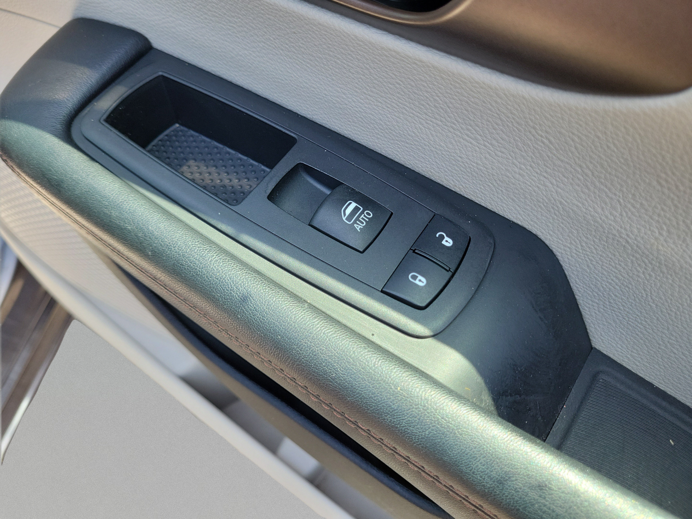 Used 2019 Chrysler Pacifica Touring-L Plus FWD image 21