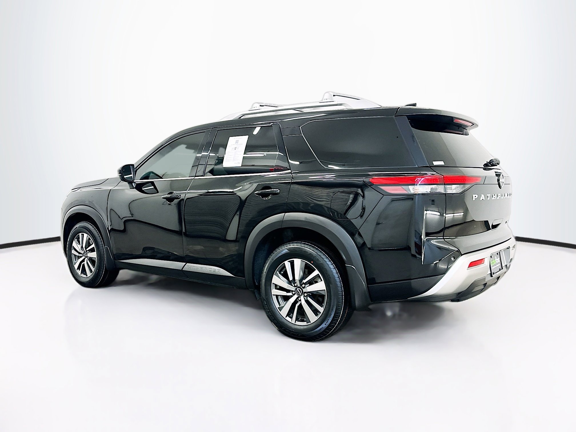 Used 2023 Nissan Pathfinder SL AWD/4WD image 5