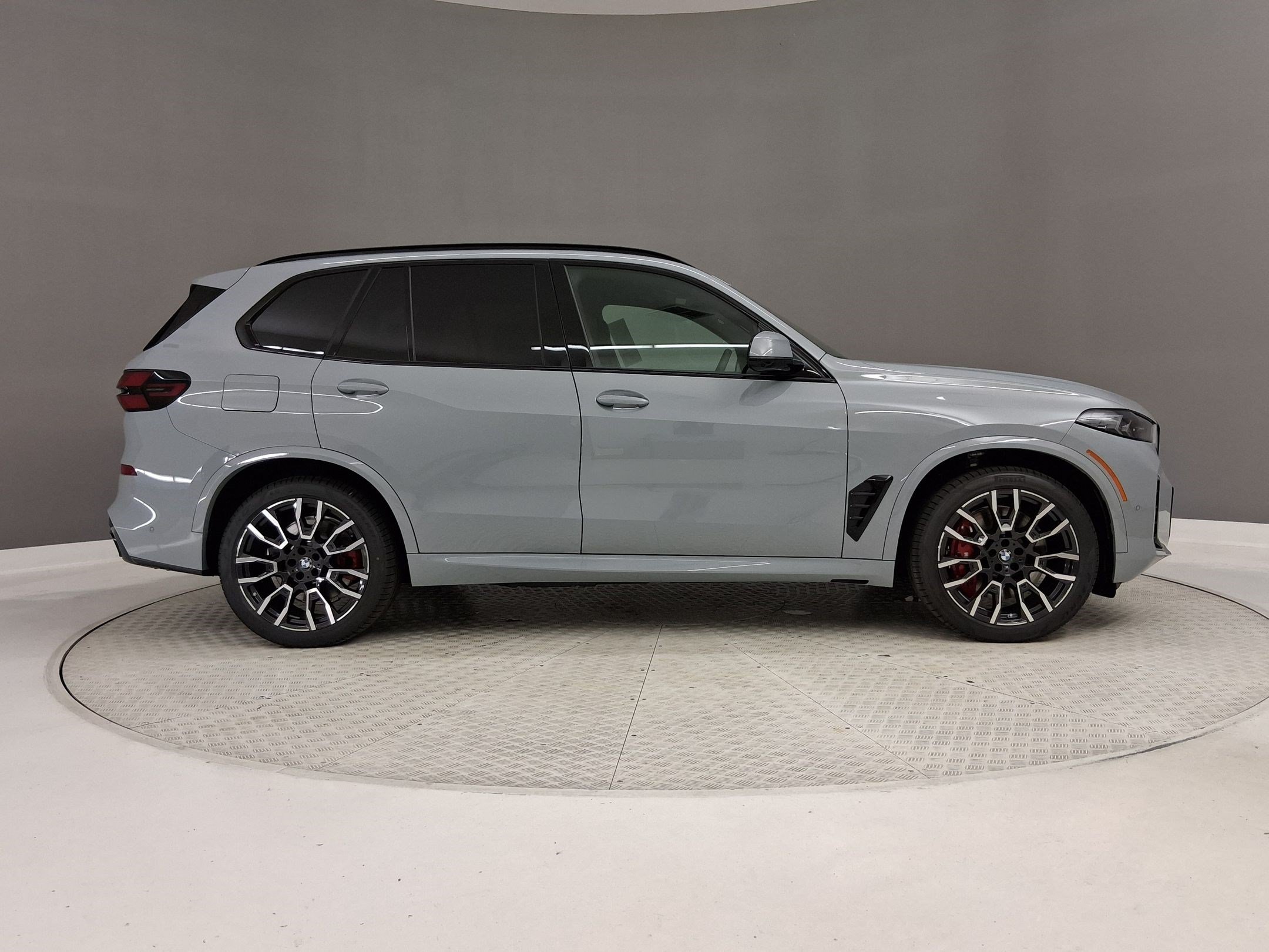 New 2026 BMW X5 xDrive50e w/ M Sport Package AWD/4WD image 6