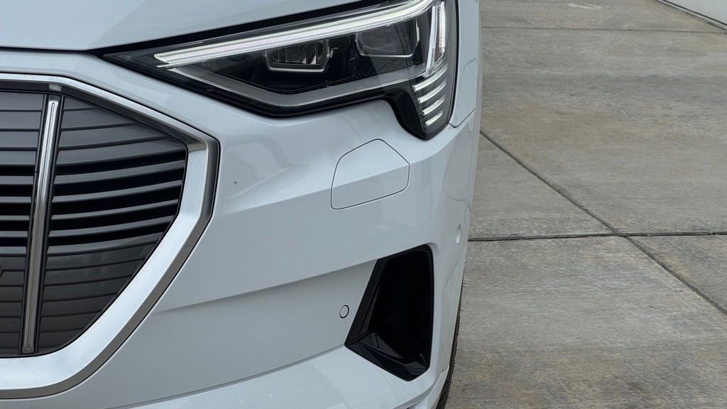 Used 2023 Audi e-tron Premium Plus image 5