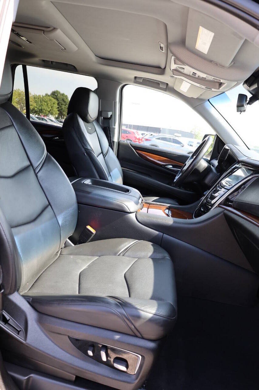 Used 2019 Cadillac Escalade Premium Luxury w/ LPO, Radiant Package AWD/4WD image 15