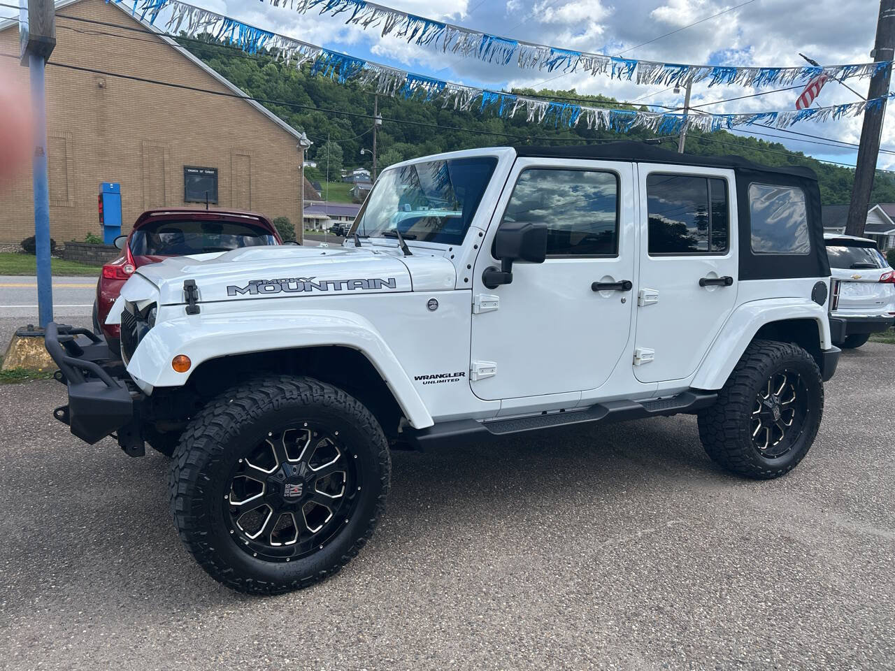 Used 2017 Jeep Wrangler Unlimited Sahara AWD/4WD image 1
