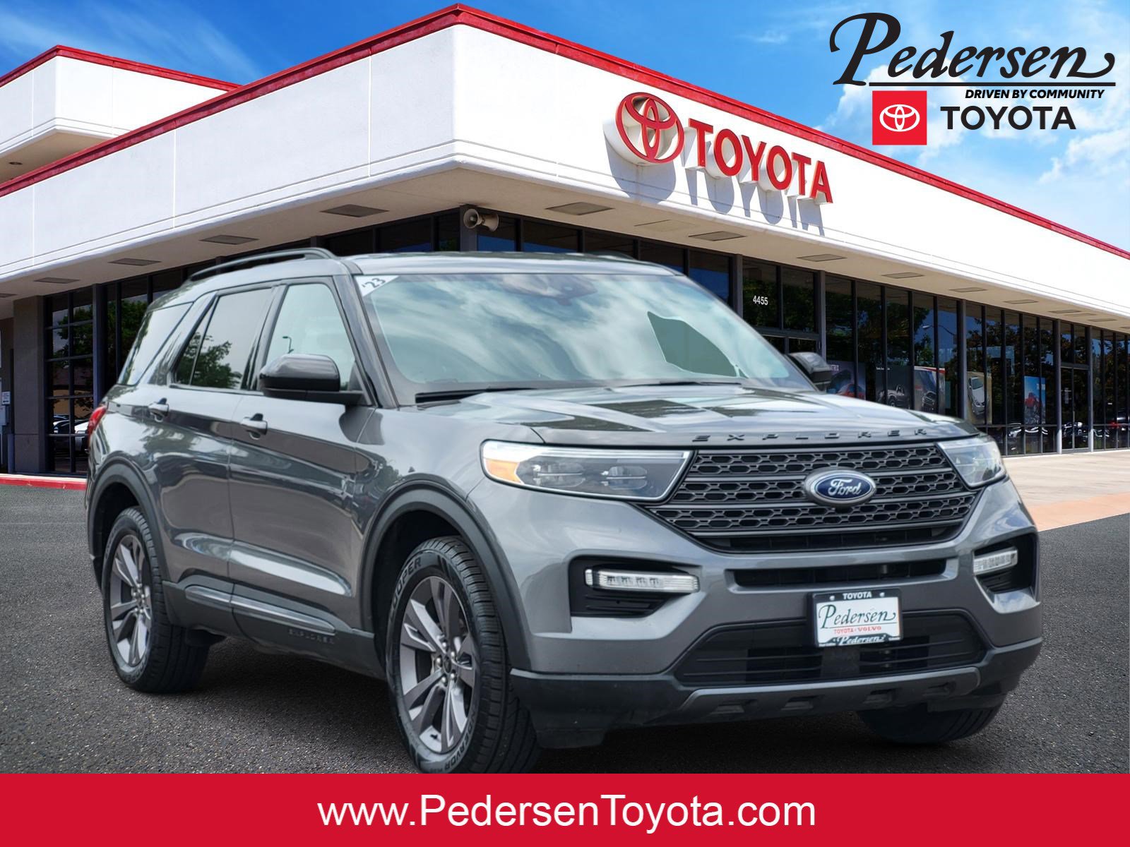 Used 2023 Ford Explorer XLT w/ Equipment Group 202A AWD/4WD image 1