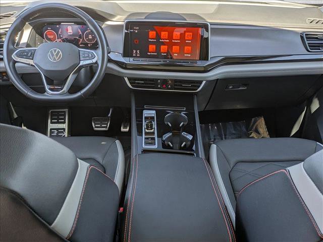 Used 2024 Volkswagen Atlas Peak Edition SE AWD/4WD image 18