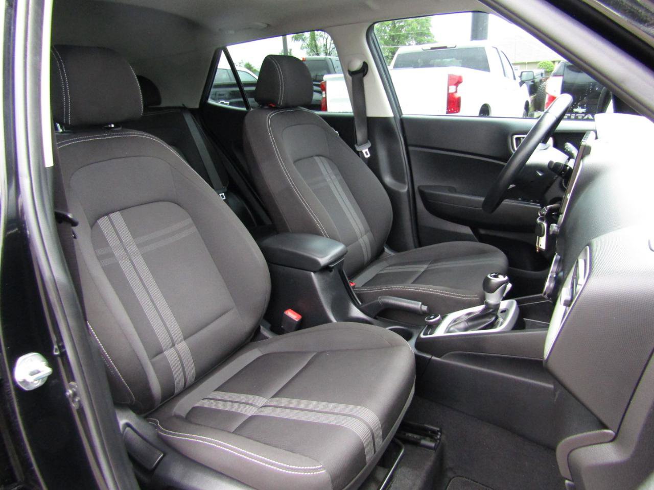 Used 2022 Hyundai Venue SEL FWD image 28