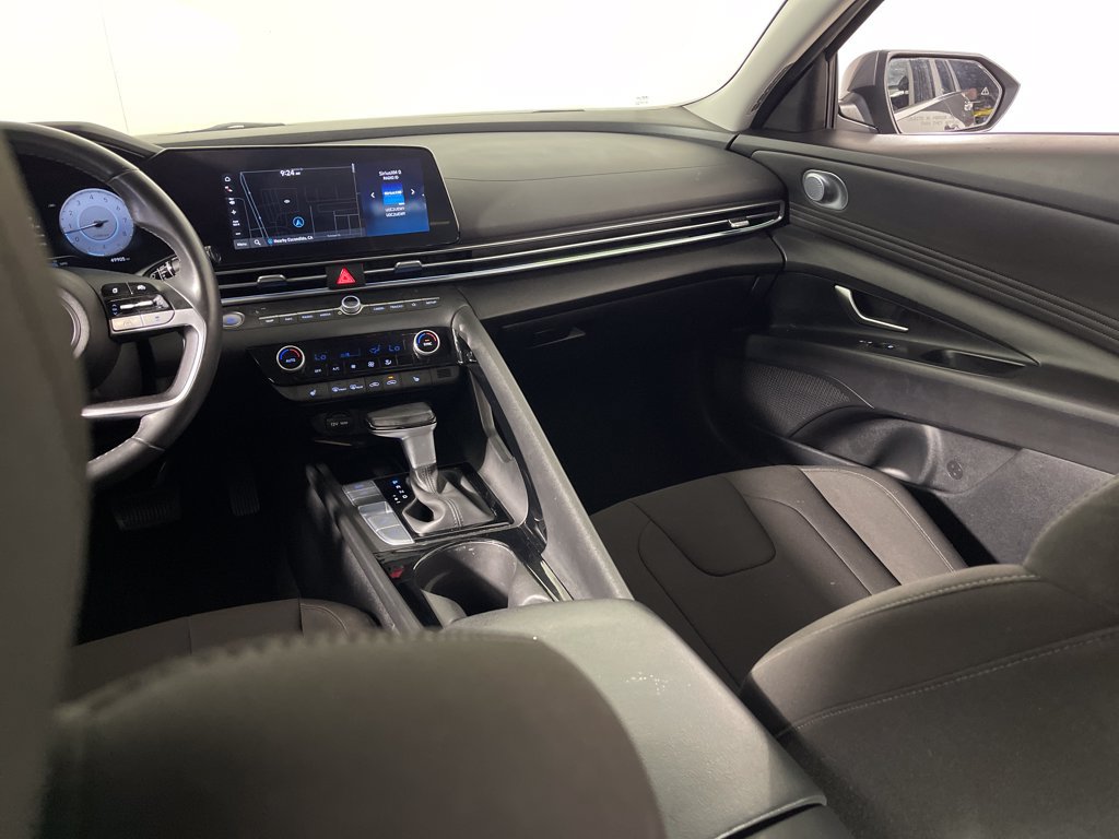 Certified 2025 Hyundai Elantra SEL FWD image 18