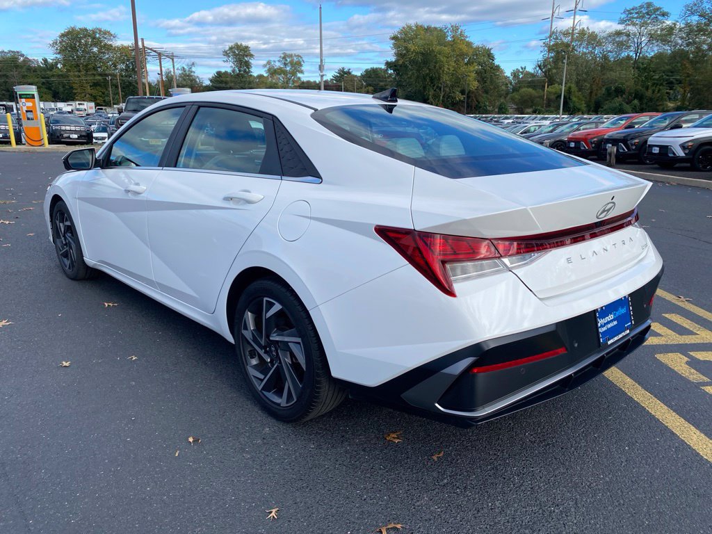Certified 2024 Hyundai Elantra Limited FWD image 8
