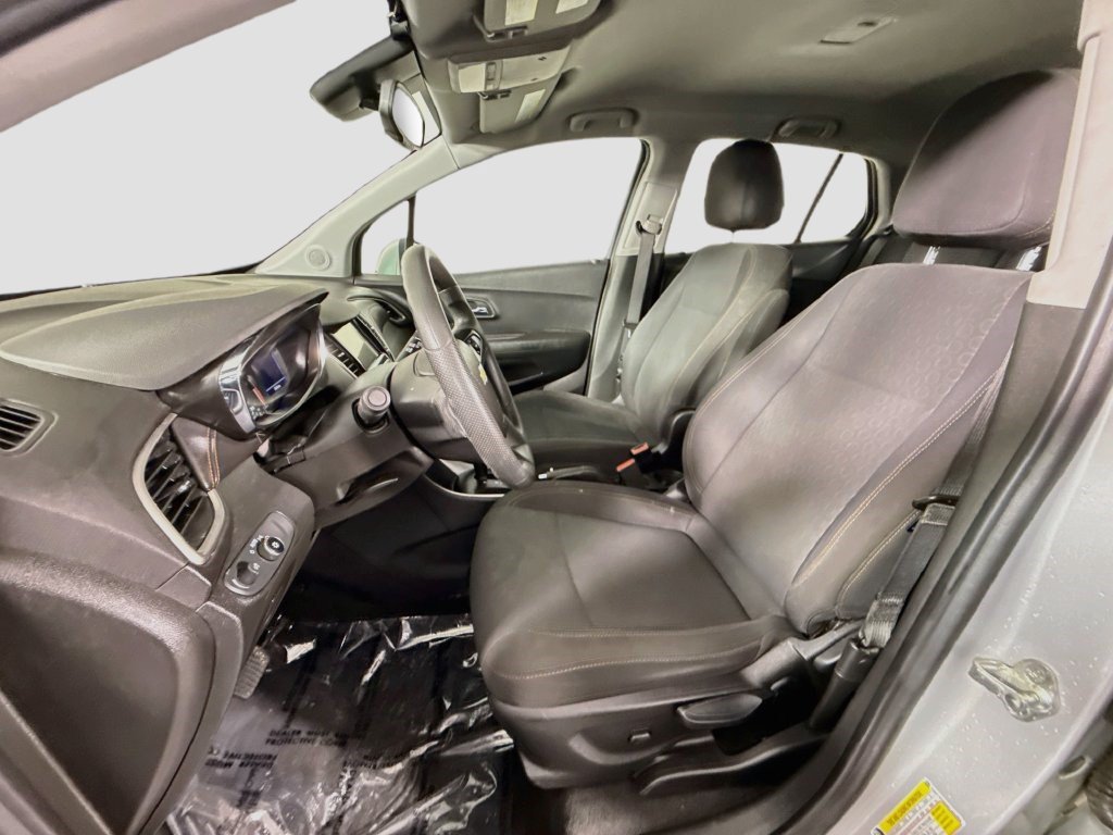 Used 2019 Chevrolet Trax LS FWD image 19