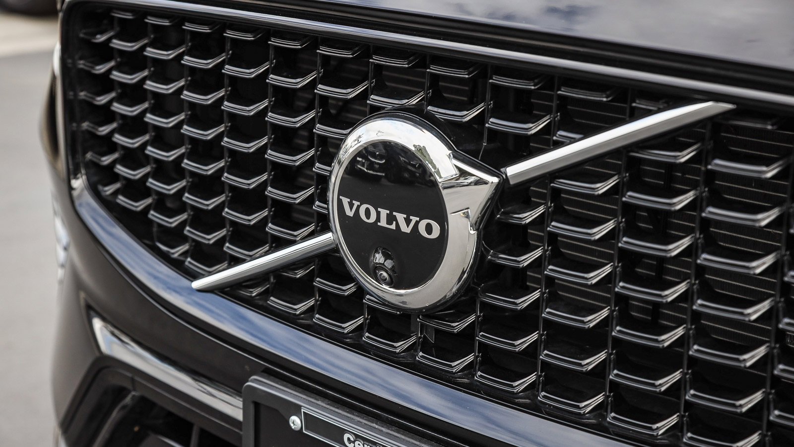 Used 2025 Volvo XC60 B5 Plus image 3