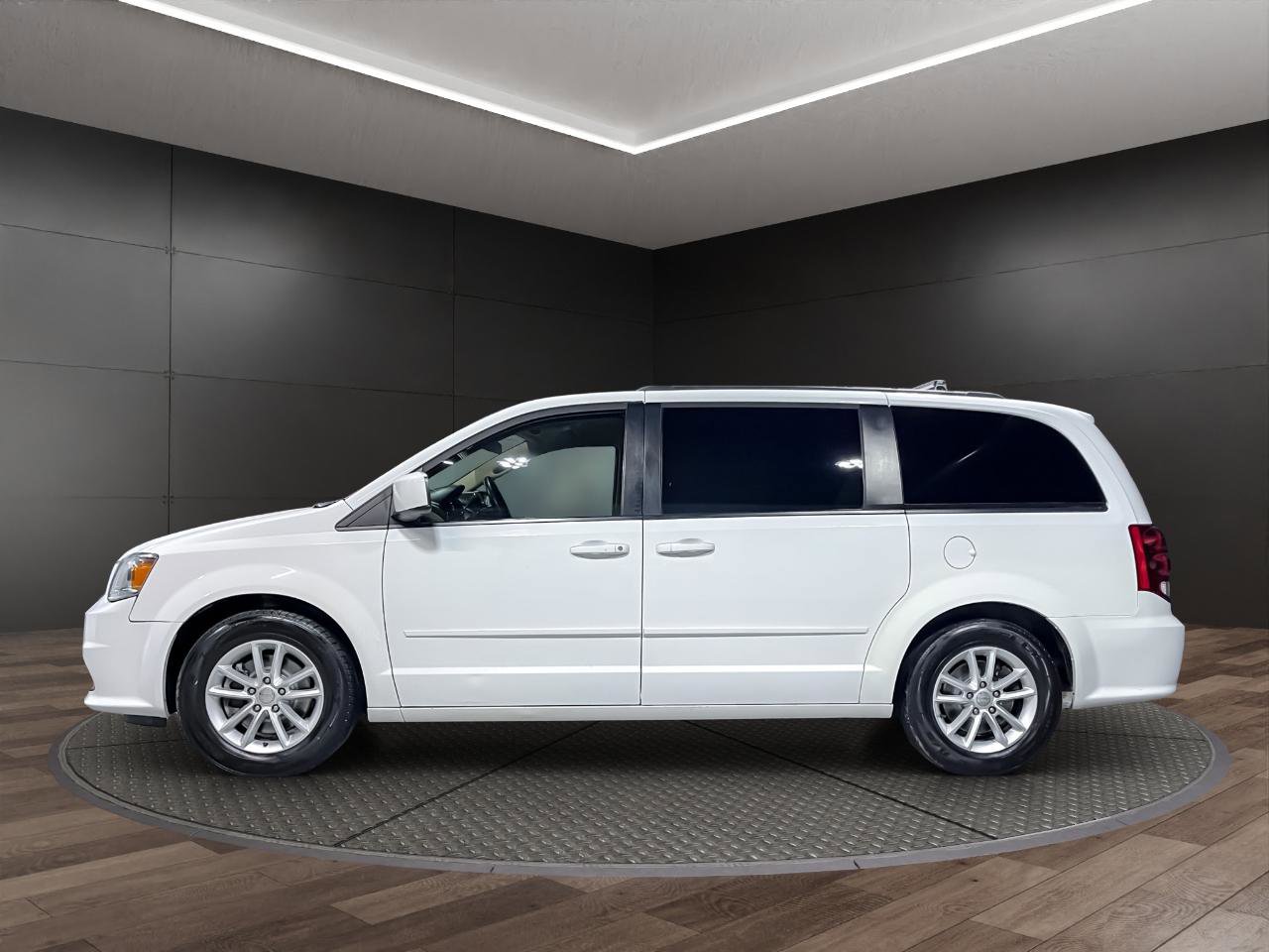 Used 2016 Dodge Grand Caravan SXT image 5