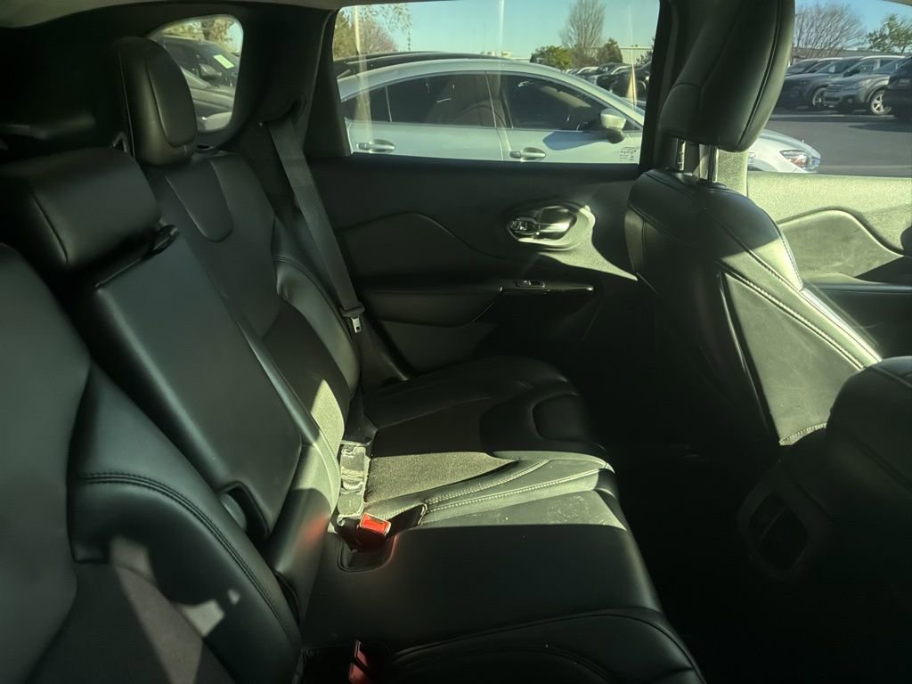 Used 2020 Jeep Cherokee Latitude Plus image 5