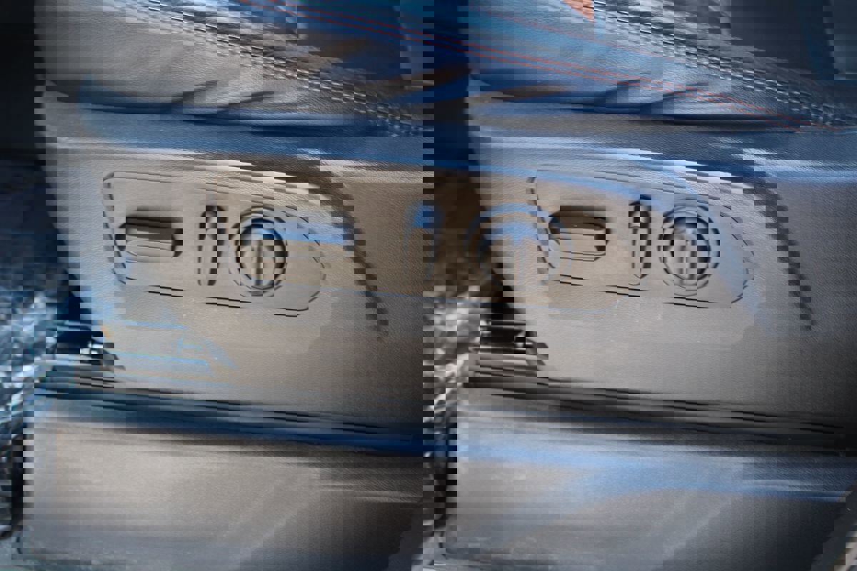 Used 2021 GMC Sierra 1500 AT4 w/ AT4 Preferred Package image 9