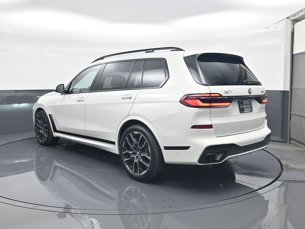 Used 2024 BMW X7 xDrive40i w/ Executive Package image 4