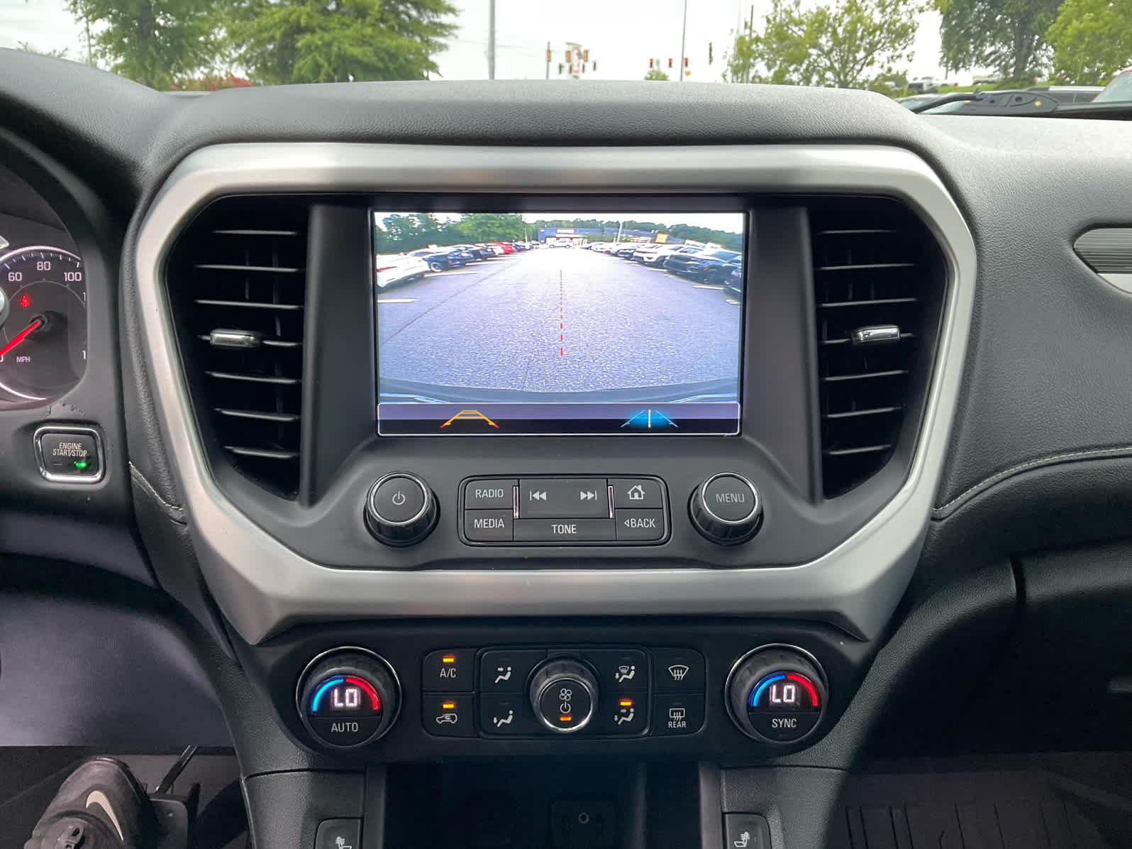 Used 2018 GMC Acadia SLT FWD image 18